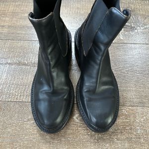 Louis Vuitton Beaubourg  Women Ankle Boot Size 38
